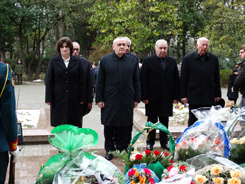 Александр Анкваб принял участие в траурной церемонии возложения цветов к памятнику жертвам Латской трагедии