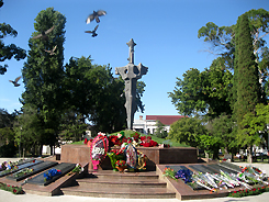 В Абхазии отмечают 18-ю годовщину со дня освобождения столицы республики – Сухума от войск Госсовета Грузии. 