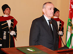 В Сухуме состоялась церемония вступления в должность избранного президента Абхазии Александра Анкваба