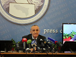 Александра Анкваба поздравляют с победой на выборах президента Абхазии 