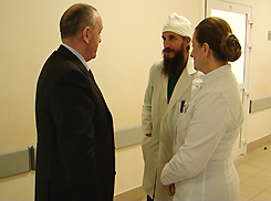 Президент Анкваб посетил отделение реанимации, где после операции находится жена убитого первого секретаря Посольства России в Абхазии Дмитрия Вишернева