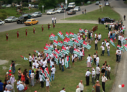 В Гагре прошла молодежная акция, посвященная дню государственного флага РА.   