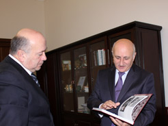 Леонид Лакербая и Алан Елбакиев обсудили вопросы  двустороннего абхазо-югоосетинского сотрудничества