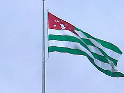 На абхазо-грузинской границе установлен самый высокий Государственный флаг Республики Абхазия