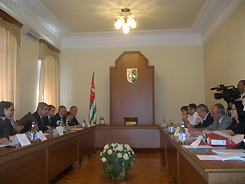 Состоялось первое заседание комиссии по защите имущественных прав граждан России в Абхазии 