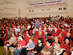 «Конгресс народов Абхазии» обращается к избирателям республики проголосовать на предстоящих выборах президента за Сергея Шамба. 