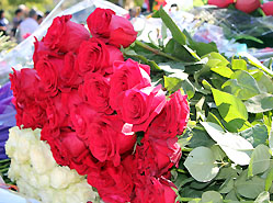Руководители государства возложили цветы к  мемориалу в Парке Славы 