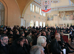 Участники схода в  Новом Афоне  выразили недоверие главе абхазской православной церкви