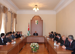Президент встретился с участниками Международного форума черкесской и абхазской молодежи