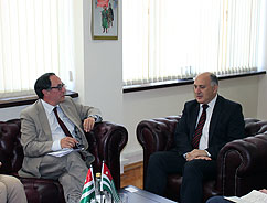 В Абхазии с визитом находится посол Королевства Нидерландов  в Армении и Грузии Питер Ян Лангенберг 