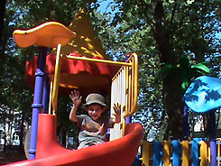 В городах Абхазии должно быть больше детских  площадок и аттракционов 