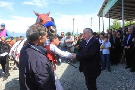 Александр Анкваб посетил конно-спортивные соревнования в селе Кутол Очамчырского района, посвященные 1 мая - Празднику весны и труда.