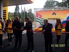 В Абхазии одновременно открылись три автозаправочных комплекса «Роснефть».