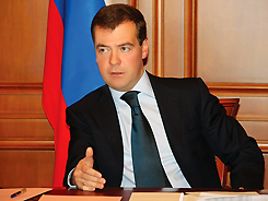 Дмитрий Медведев поздравил Президента Абхазии с днем рождения 