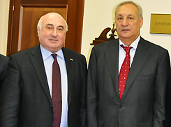 Президент Сергей Багапш посетил посольство Республики Абхазия в Российской Федерации. 