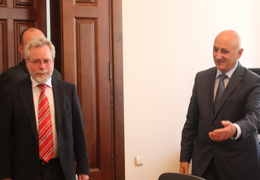 Премьер-министр Абхазии и посол Чехии в Грузии и Армении  обсудили ситуацию в Абхазии