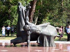 На сухумской набережной открыт Памятник махаджирам