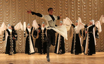 Танцуй, Кавказ