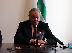 Президент: досужие разговоры о том, что Багапш продал Абхазию, отдал Аибгу, не имеют под собой никаких оснований