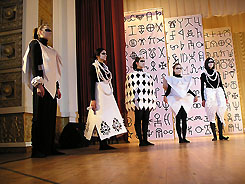 В Абхазской Государственной филармонии прошел фестиваль молодых дизайнеров и стилистов «Абырфын – 2011»
