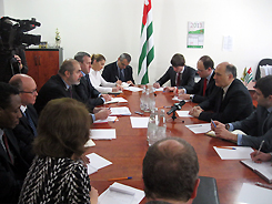 Сопредседатели Женевских дискуссий встретились с министром иностранных дел Абхазии 