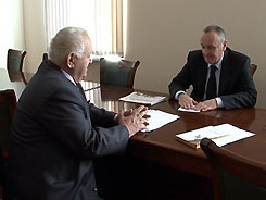 Президент Александр Анкваб поддержал инициативы председателя Ассоциации писателей Абхазии Мушни Ласурия