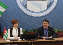 Выборы в Абхазии проходят на высоком политическом уровне, -  сенатор Ф Виктор Озеров
