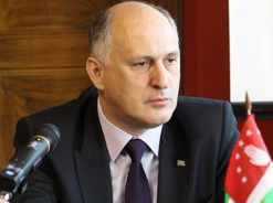 В. Чирикба: «Представители Абхазии должны присутствовать там, где обсуждается ситуация в нашей стране, иначе внешний суверенитет Абхазии будет ограничен»