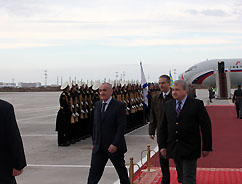 Делегация Абхазии во главе с президентом Александром Анквабом прибыла в российскую столицу с официальным визитом