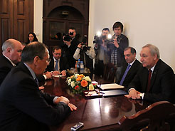 В Сухуме состоялась встреча президента Абхазии Сергея Багапш и министра иностранных дел России Сергея Лаврова
