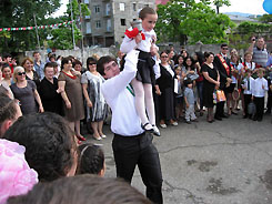 В школах Абхазии прозвенел «последний звонок» для 2012 выпускников.
